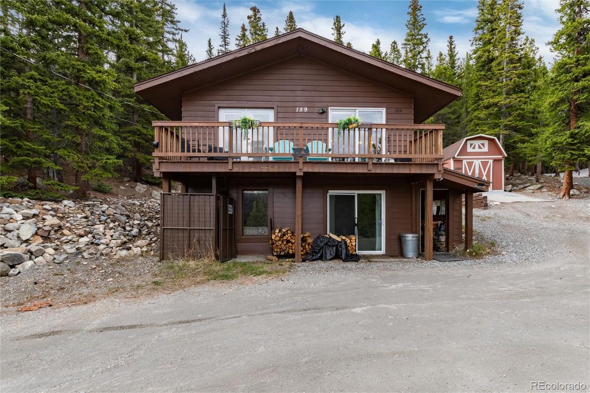 Exterior, Facade, Log Home