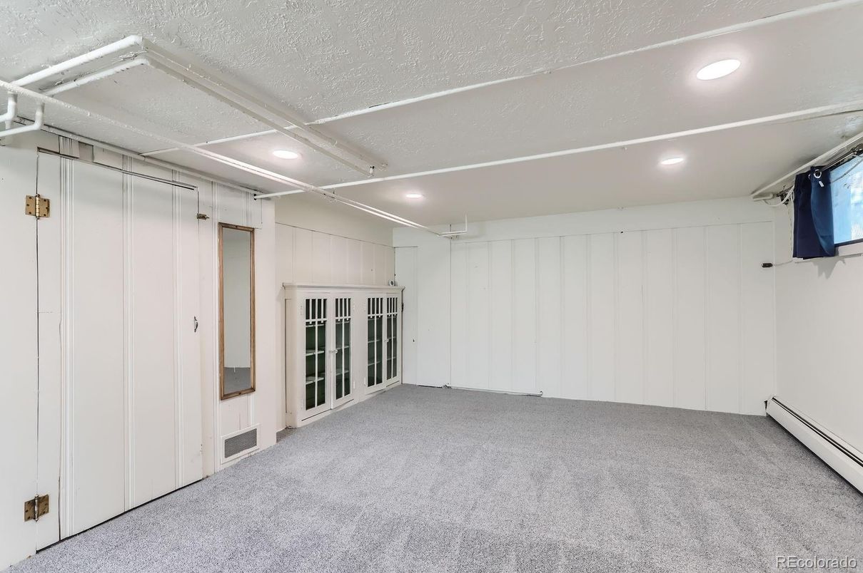 Empty room, Interior, Recessed Lighting