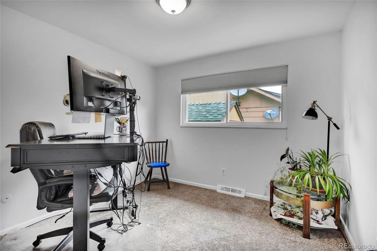 Home Office, Interior