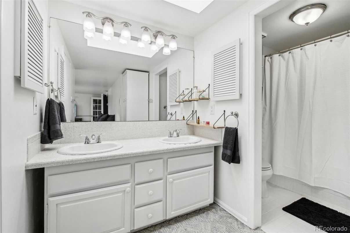 Bathroom, Dual Sink Vanities, Interior