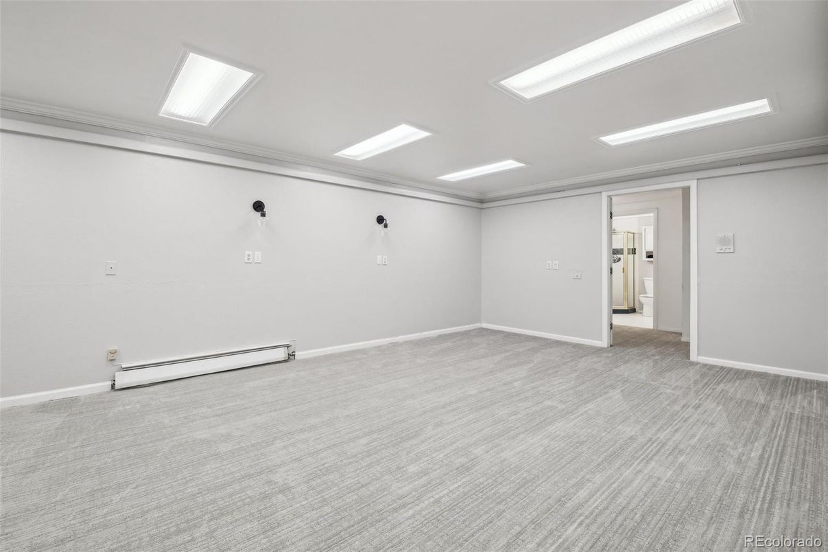 Empty room, Interior, Recessed Lighting