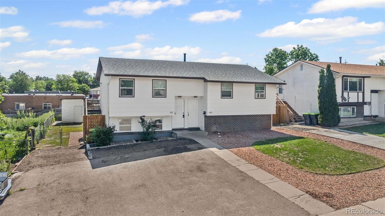Exterior, Facade, Raised Ranch