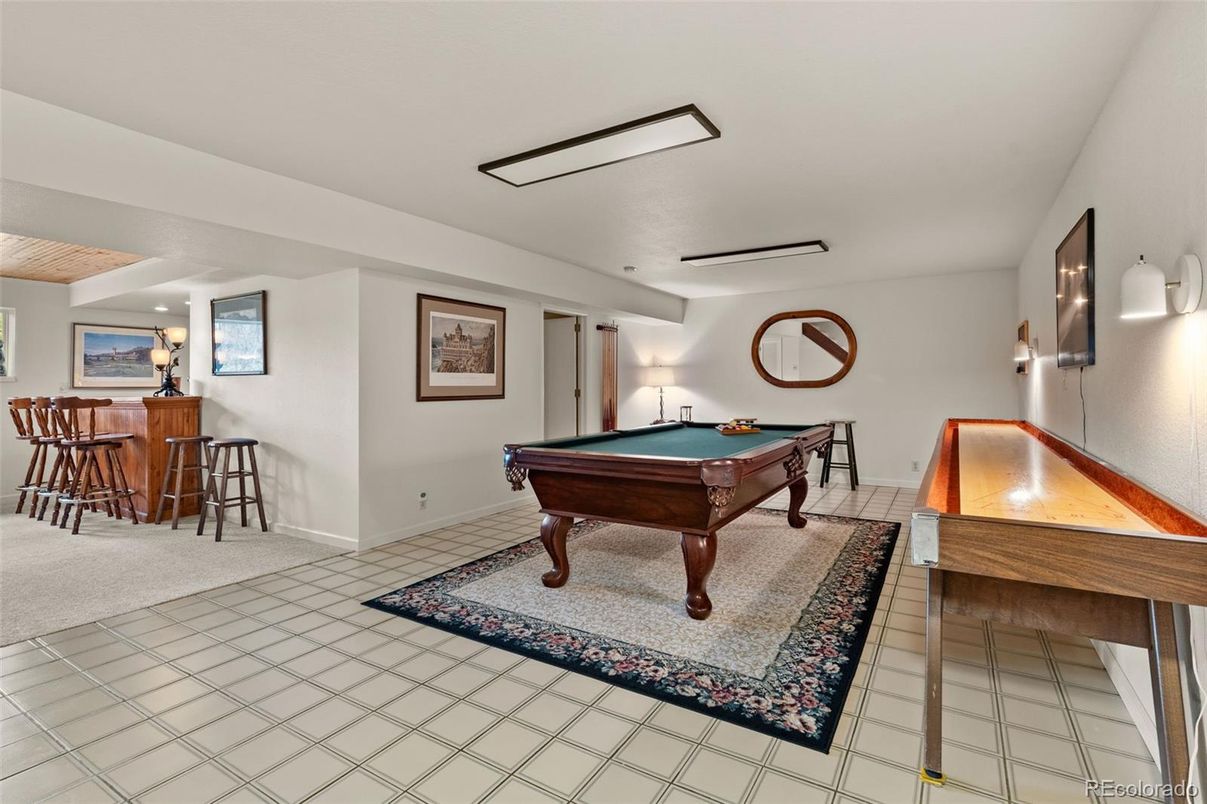 Billiard Table, Game Room, Interior