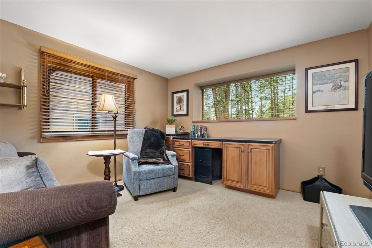 Home Office, Interior