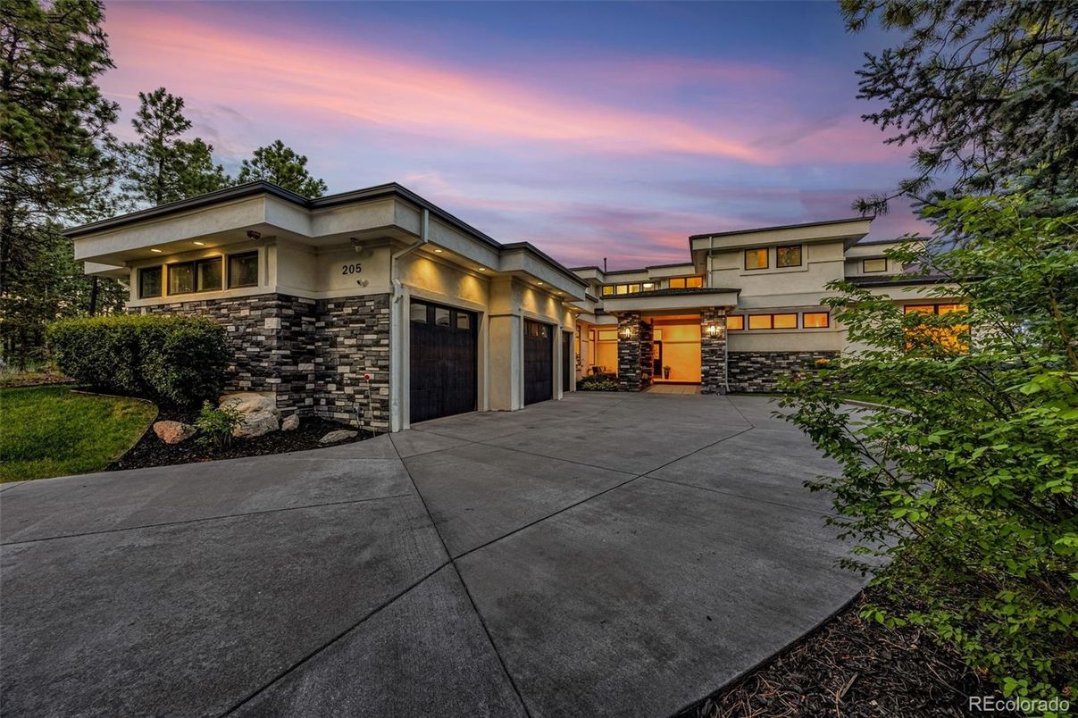 Attached, Exterior, Facade, Modern