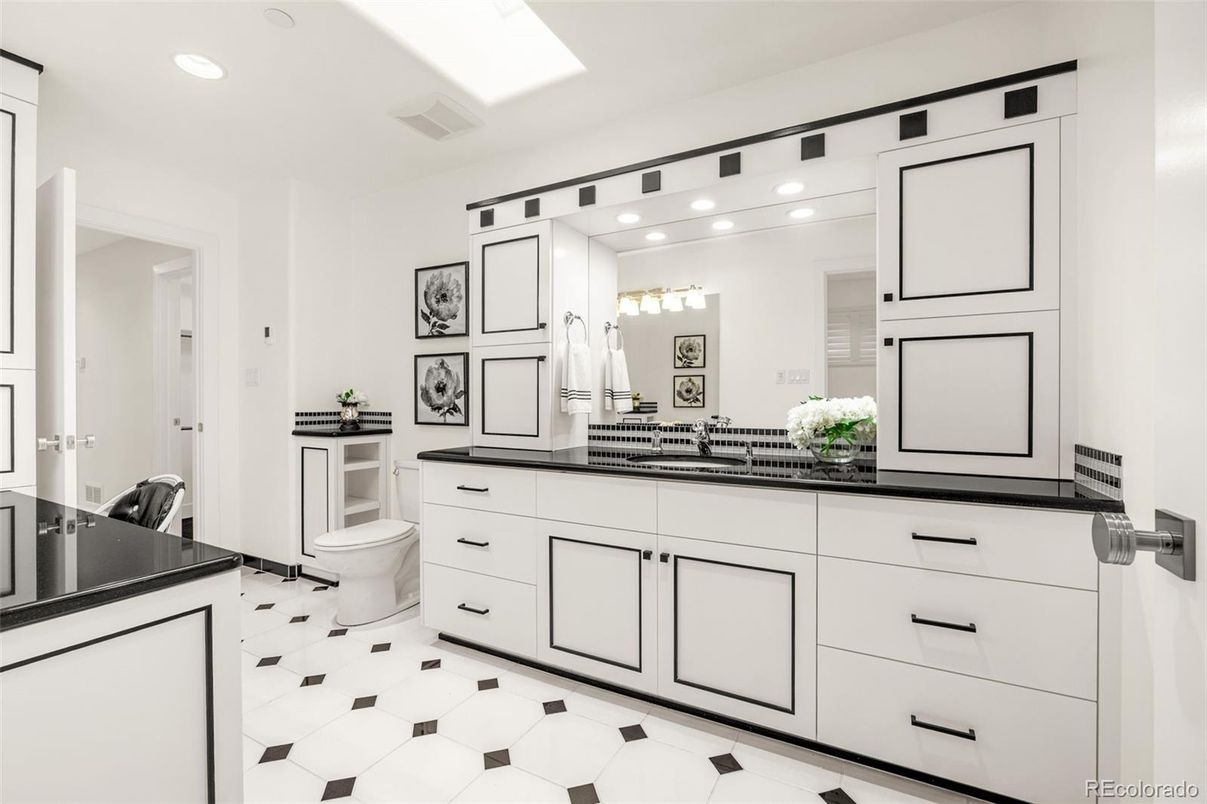 Bathroom, Interior, Recessed Lighting