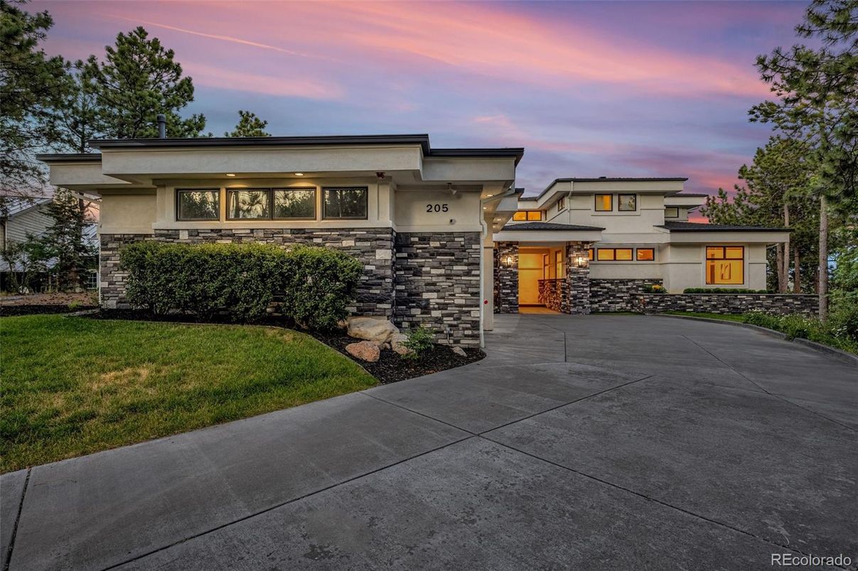 Attached, Backyard, Exterior, Facade, Modern