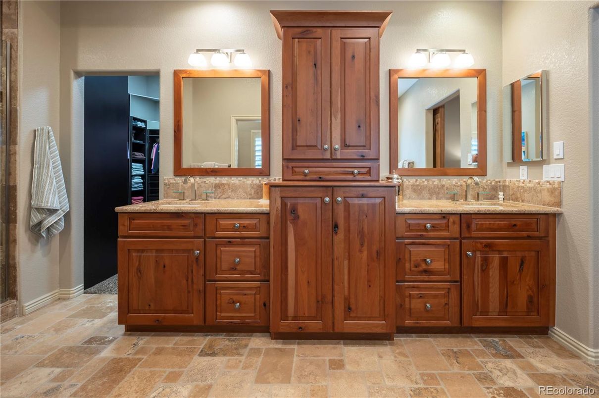 Bathroom, Dual Sink Vanities, Interior