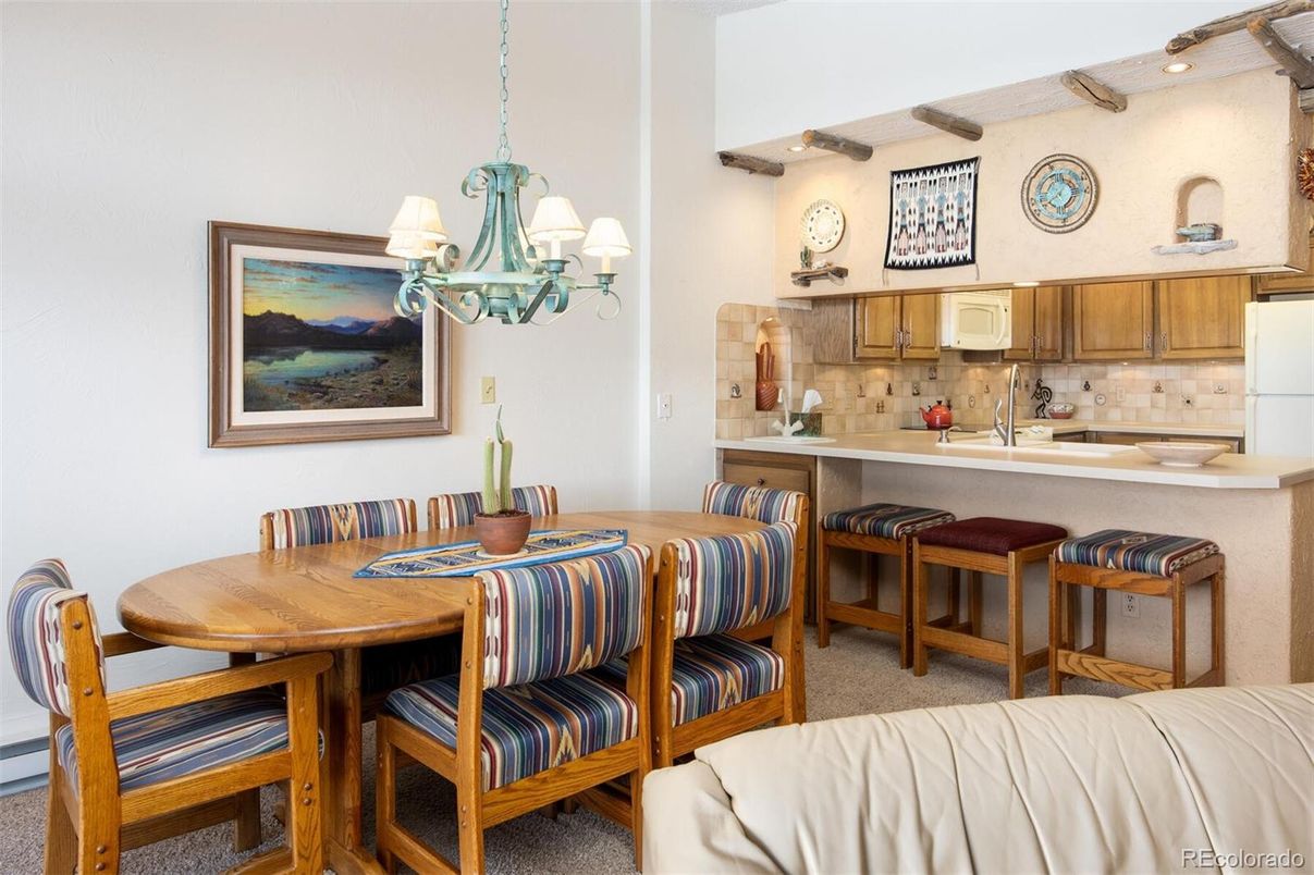 Chandelier, Dining room, Interior, Kitchen