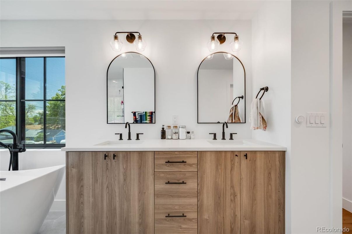 Bathroom, Dual Sink Vanities, Interior