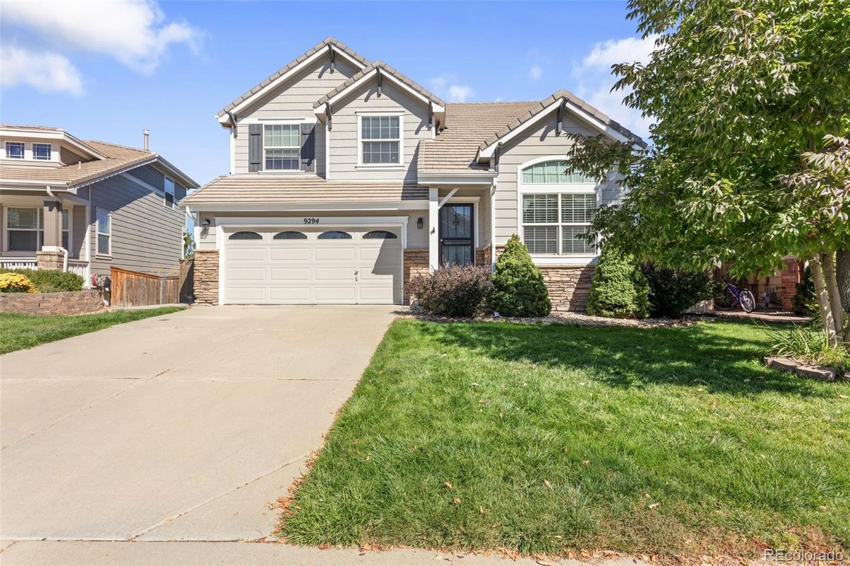 Attached, Exterior, Facade, American Craftsman
