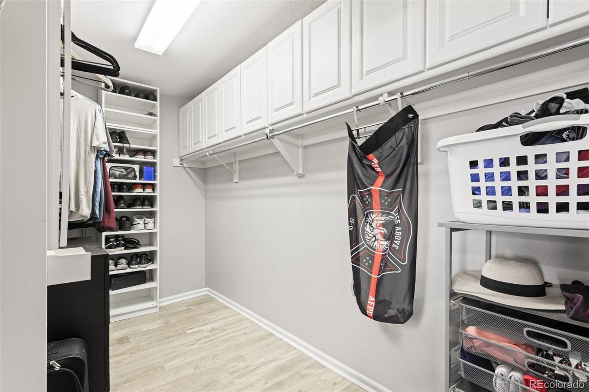 Interior, Walk-in Closets, Wood Texture Flooring