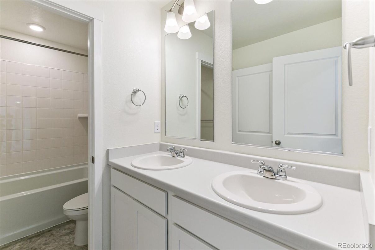 Bathroom, Dual Sink Vanities, Interior, Recessed Lighting