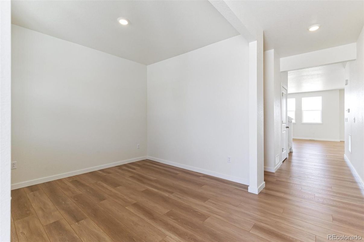 Empty room, Interior, Recessed Lighting, Wood Texture Flooring