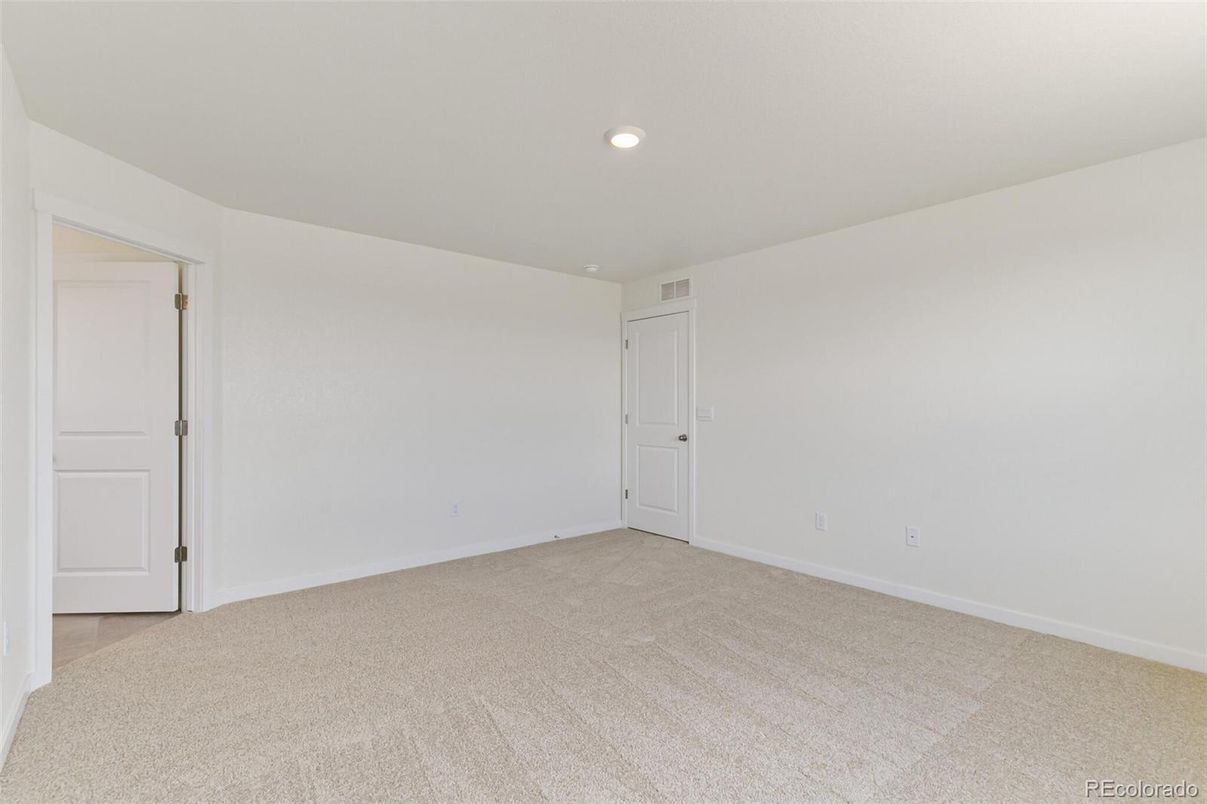 Empty room, Interior, Recessed Lighting