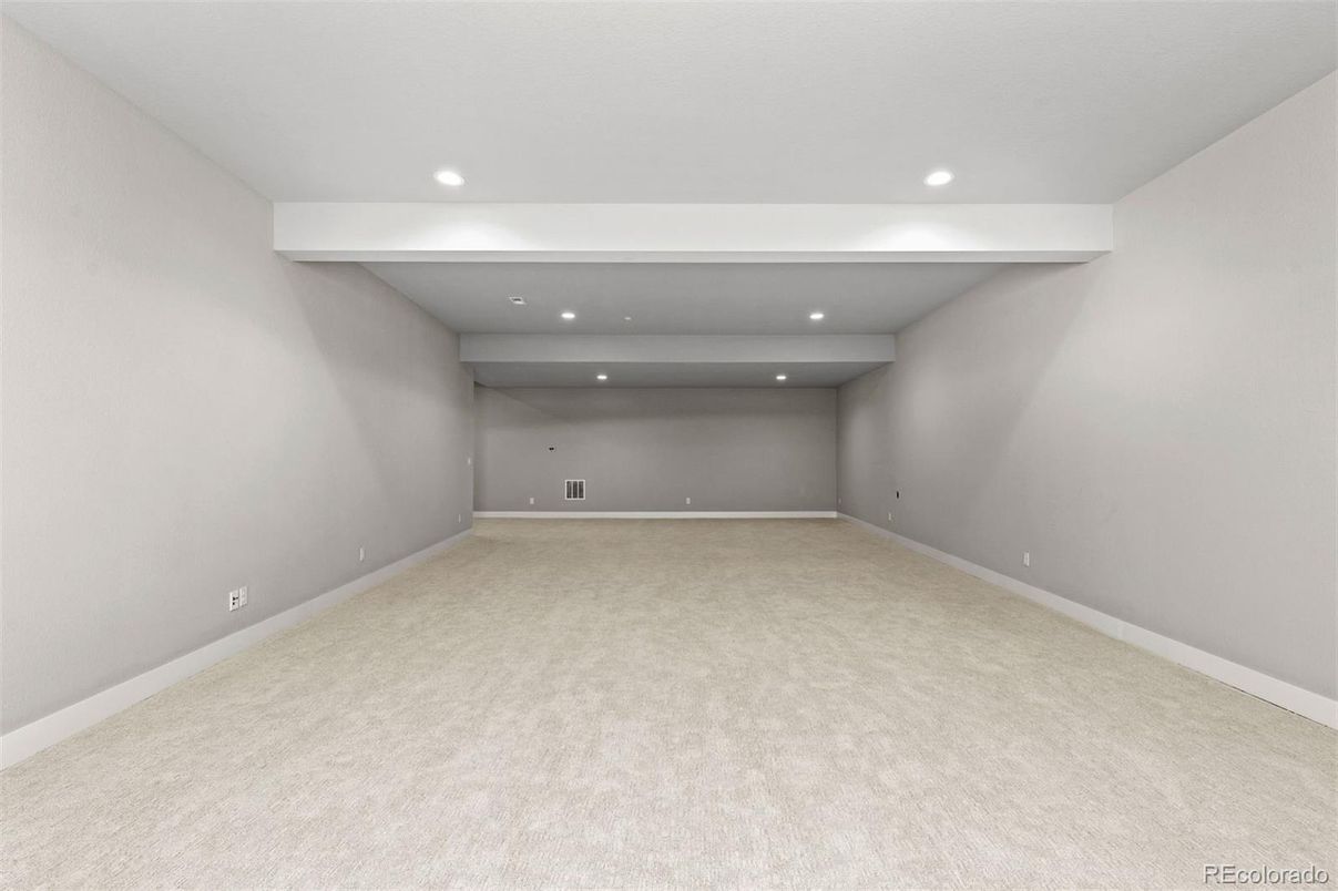 Empty room, Interior, Recessed Lighting