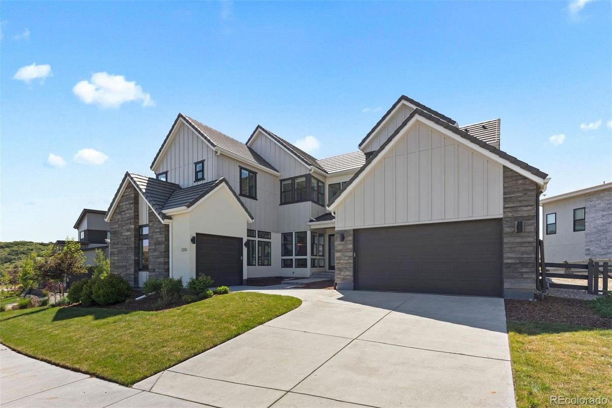 Attached, Exterior, Facade, Farmhouse