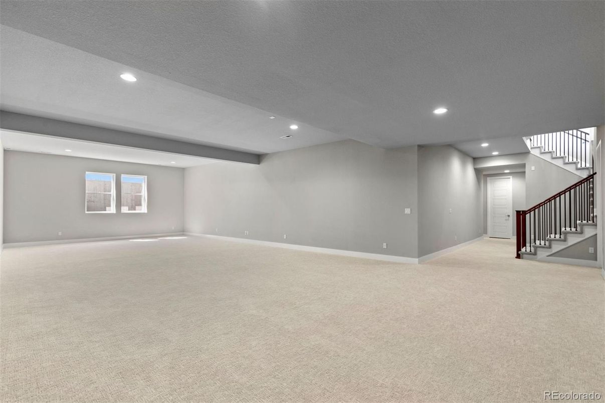 Empty room, Interior, Recessed Lighting