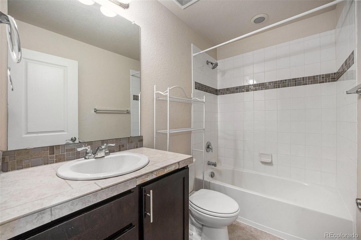 Bathroom, Interior, Tile Countertops