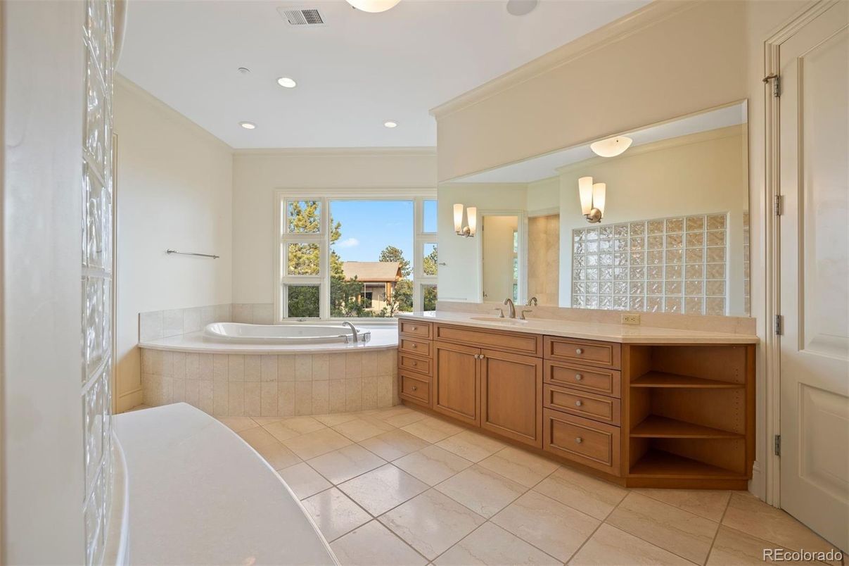 Bathroom, Interior, Recessed Lighting