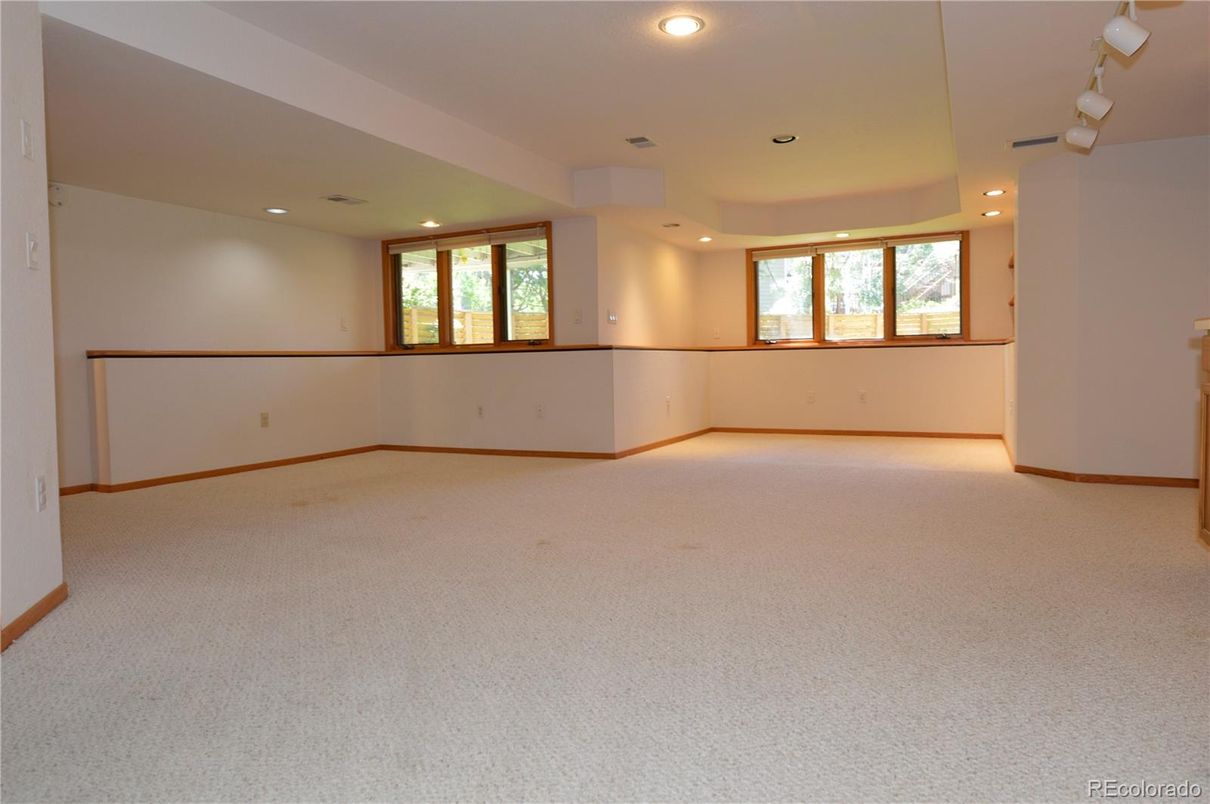 Empty room, Interior, Recessed Lighting