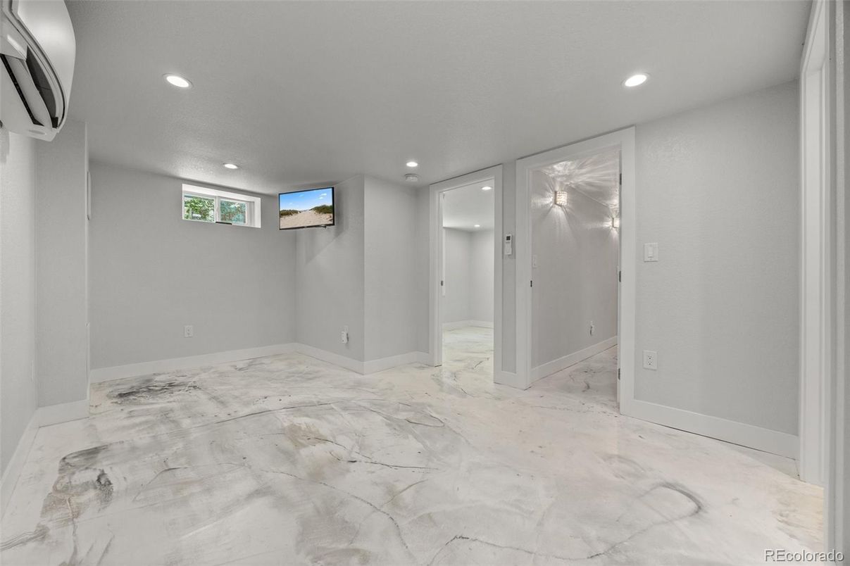 Empty room, Interior, Marble, Recessed Lighting