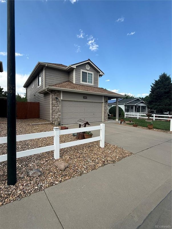 Attached, Exterior, Facade, Ranch