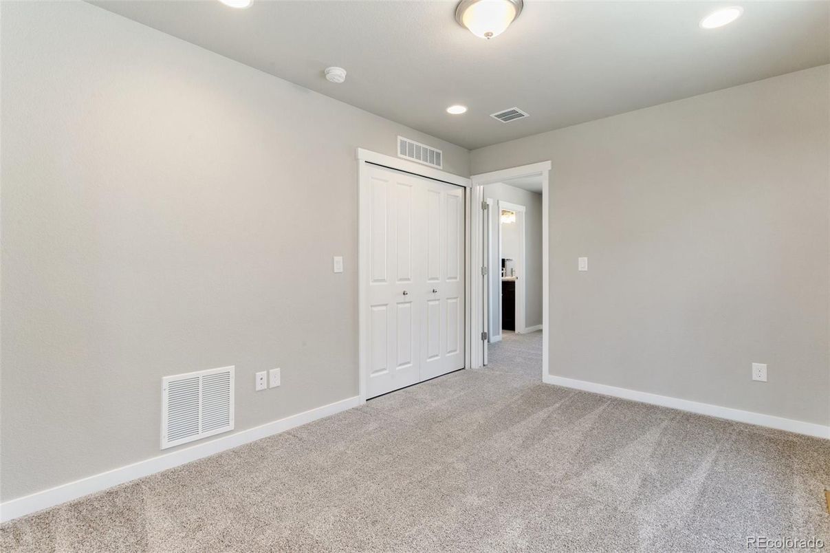 Empty room, Interior, Recessed Lighting