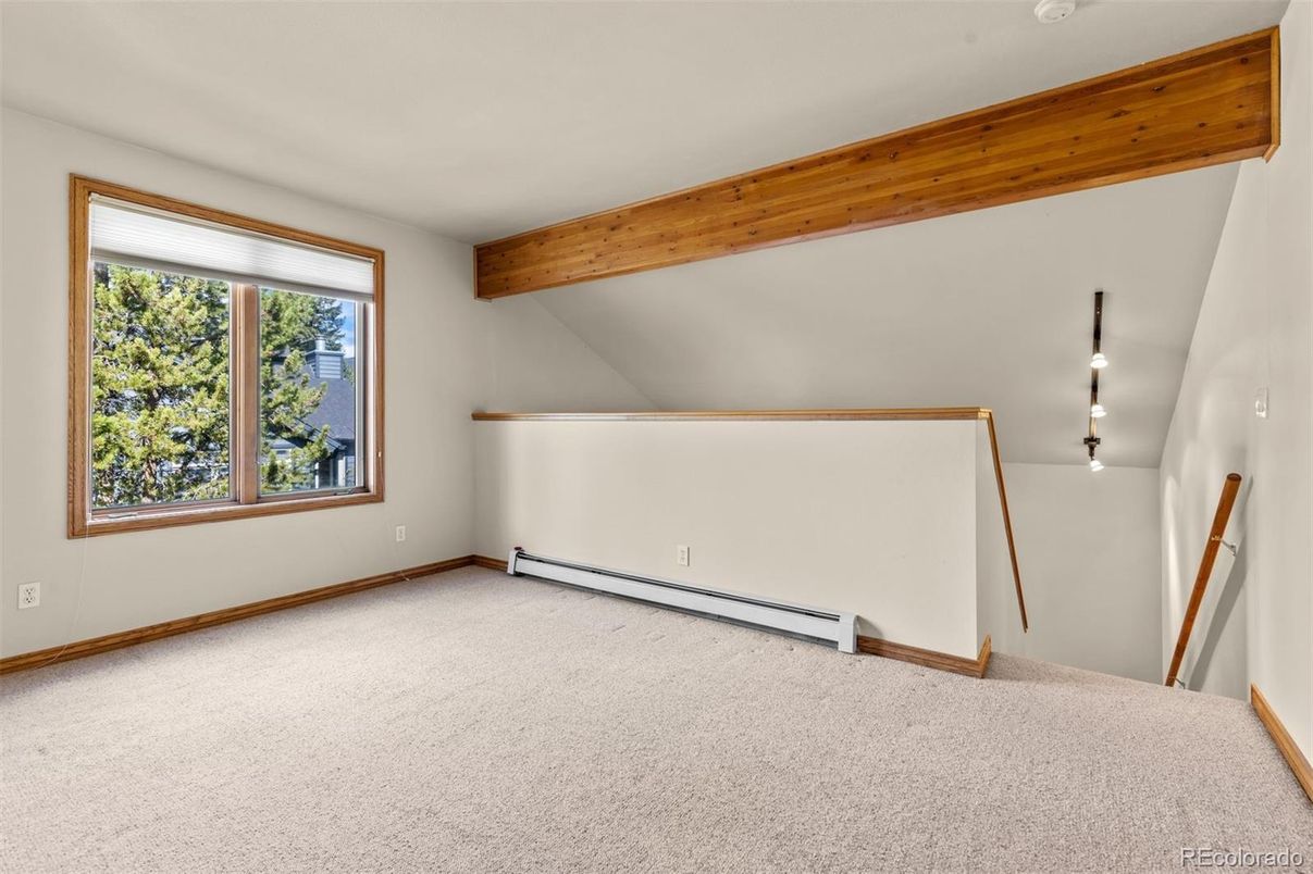 Empty room, Interior, Wooden Beams