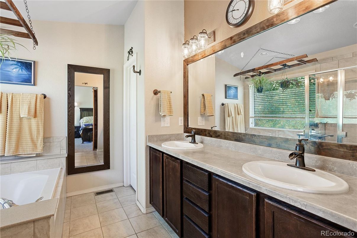 Bathroom, Dual Sink Vanities, Interior