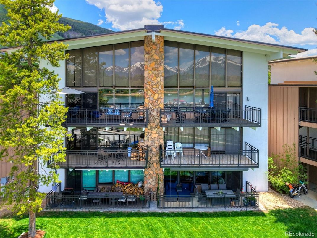 Backyard, Exterior, Facade, Modern