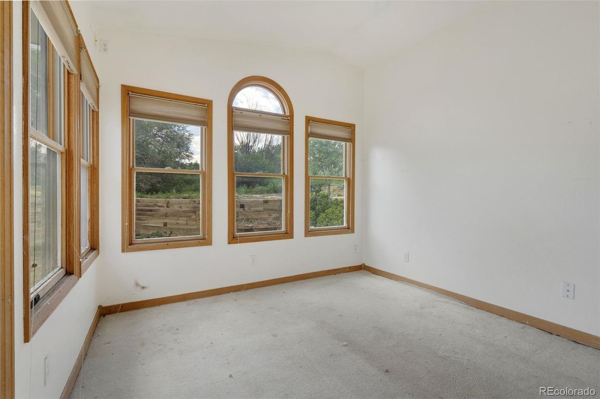 Empty room, Interior