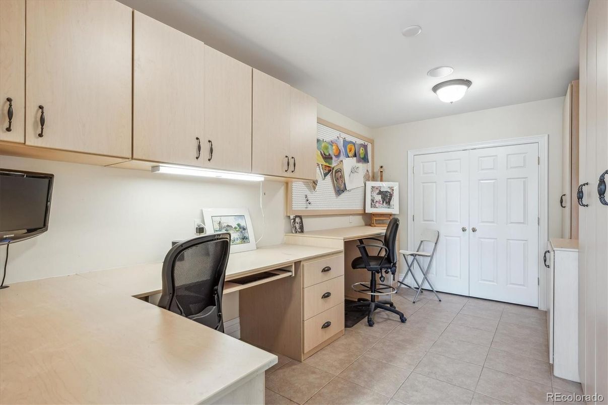 Home Office, Interior