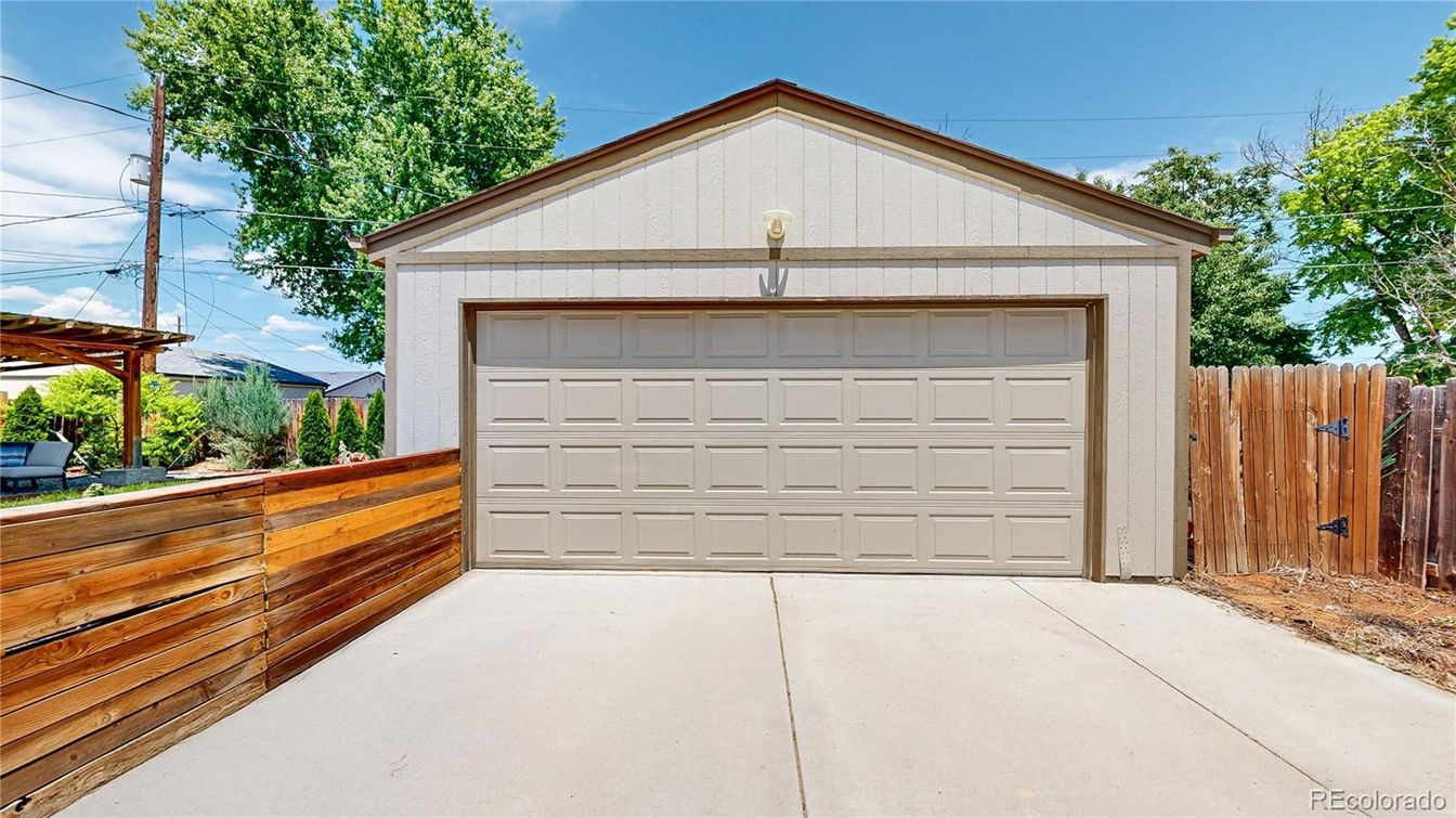 Detached Garage, Exterior