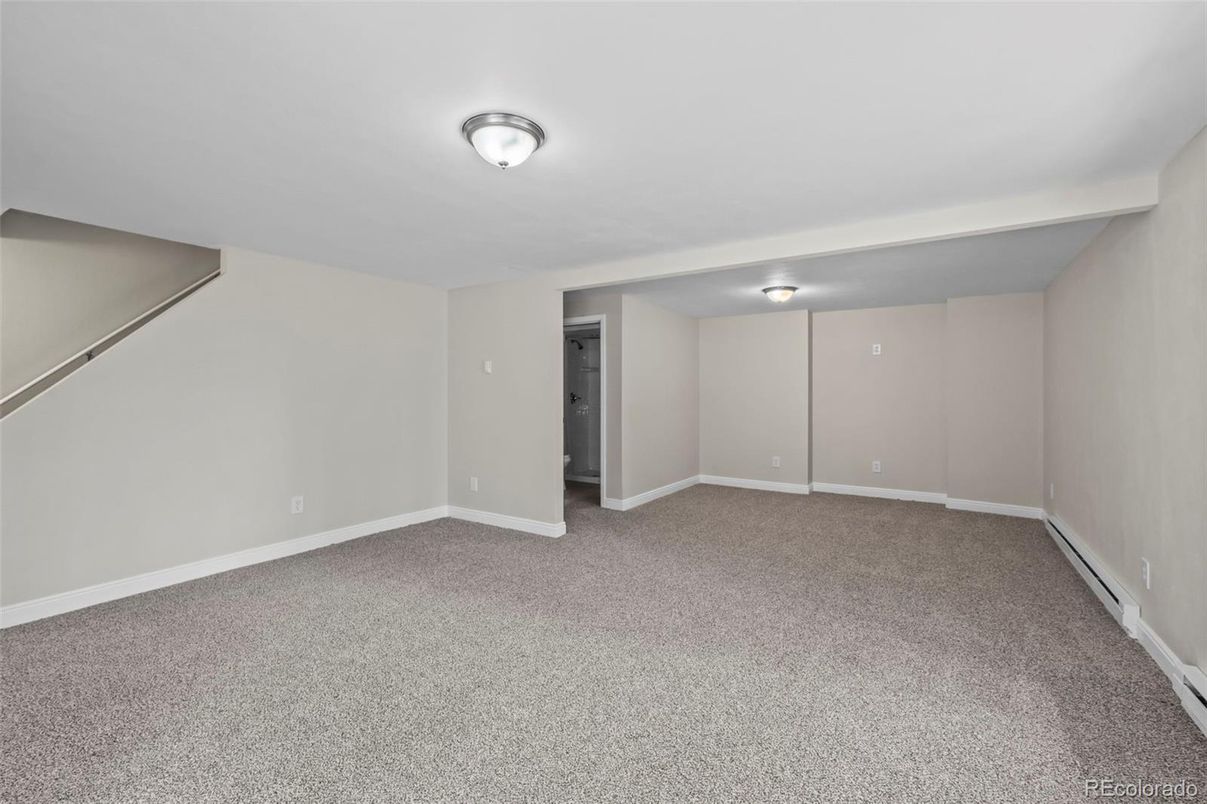 Empty room, Interior