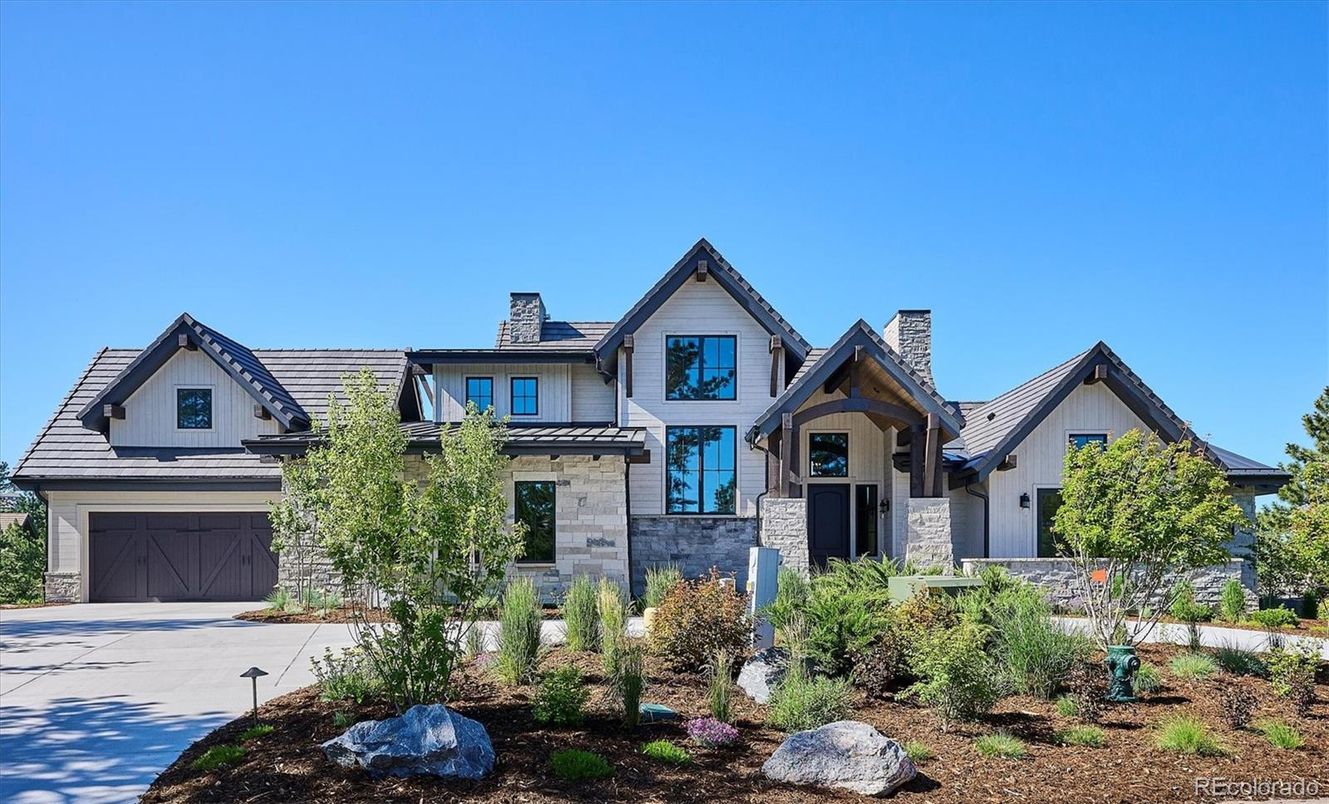 Attached, Exterior, Facade, Farmhouse