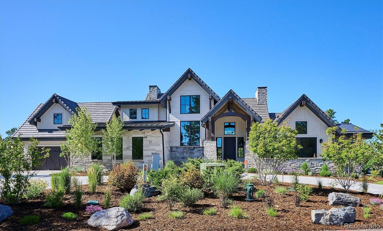 Exterior, Facade, Farmhouse