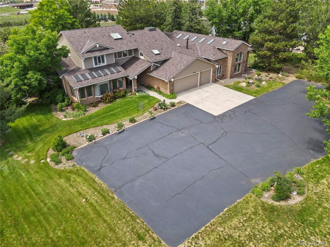 Exterior, Drone