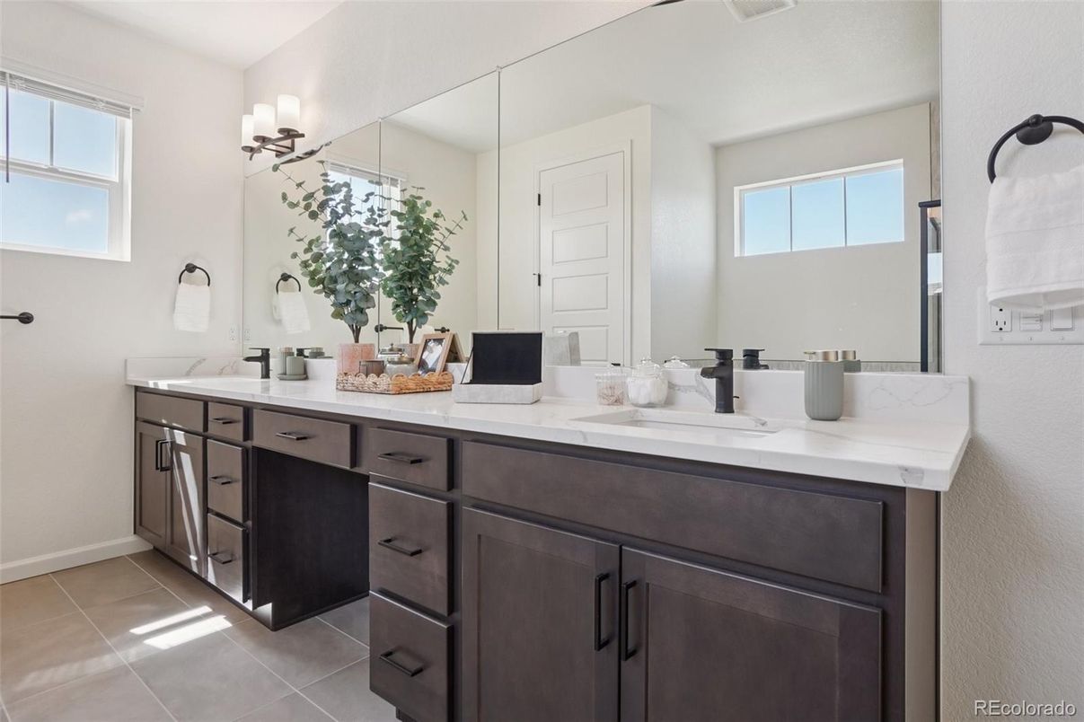 Bathroom, Dual Sink Vanities, Interior
