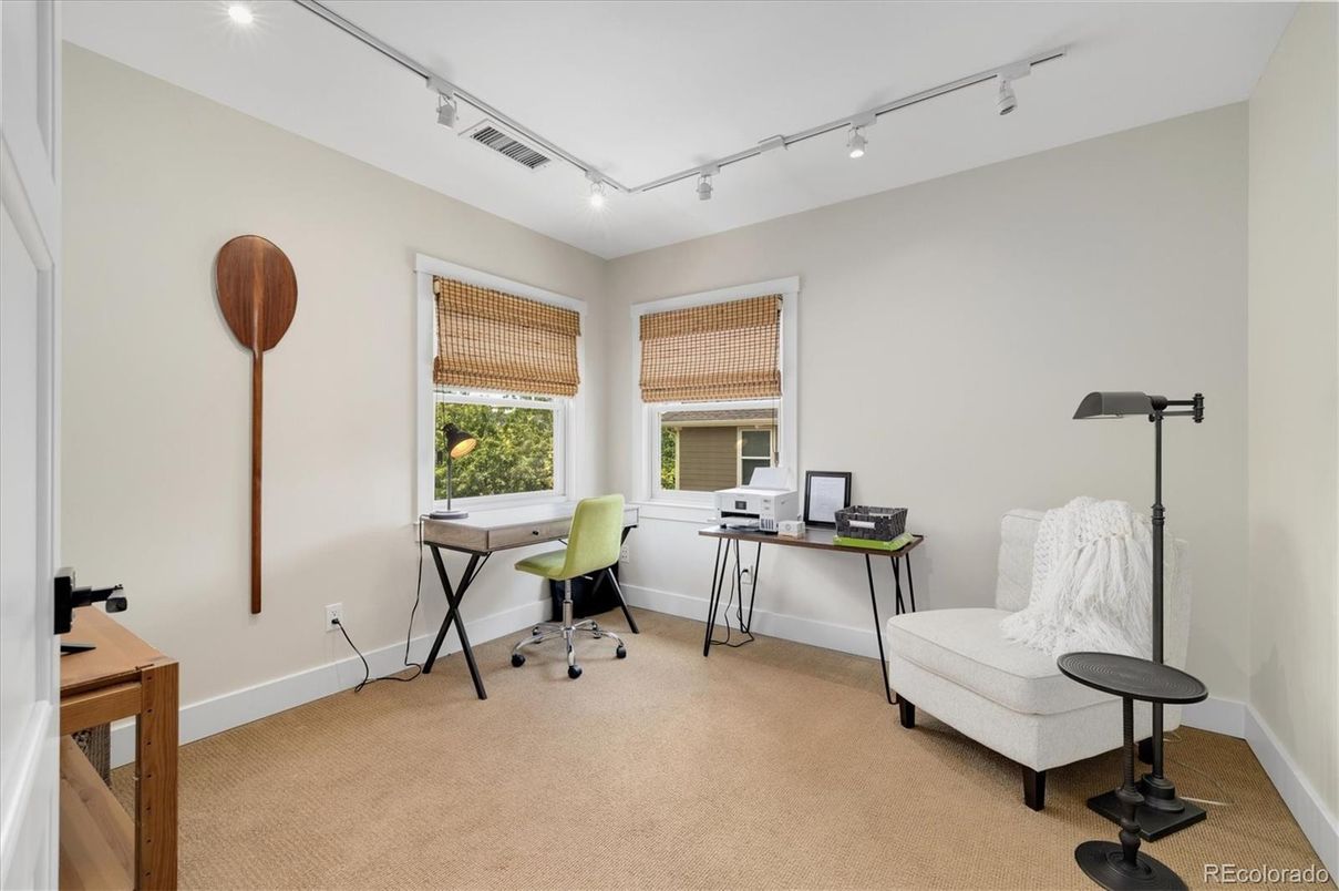 Home Office, Interior
