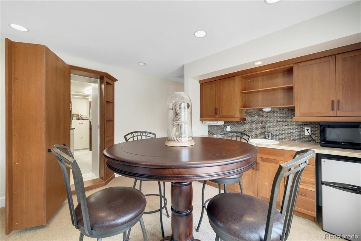 Dining room, Interior, Kitchen, Recessed Lighting