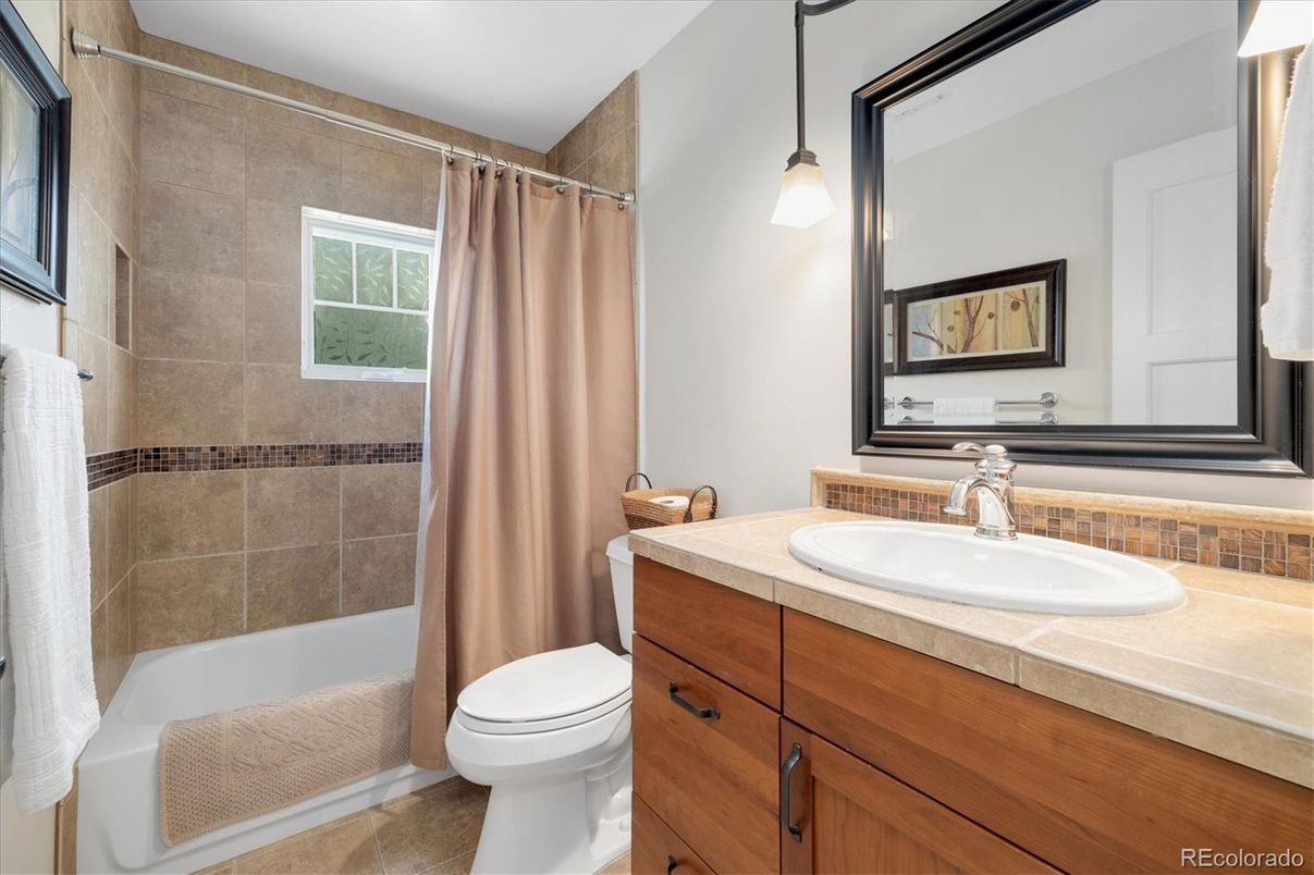 Bathroom, Interior, Pendant Lights, Tile Countertops