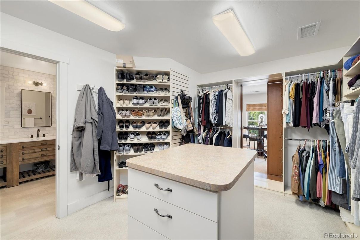 Interior, Walk-in Closets