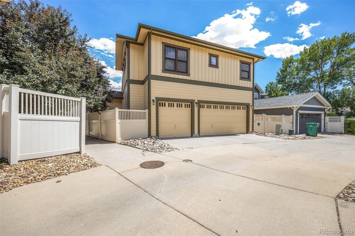 Detached Garage, Exterior