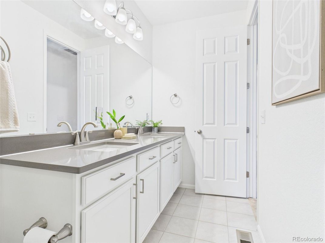 Bathroom, Dual Sink Vanities, Interior
