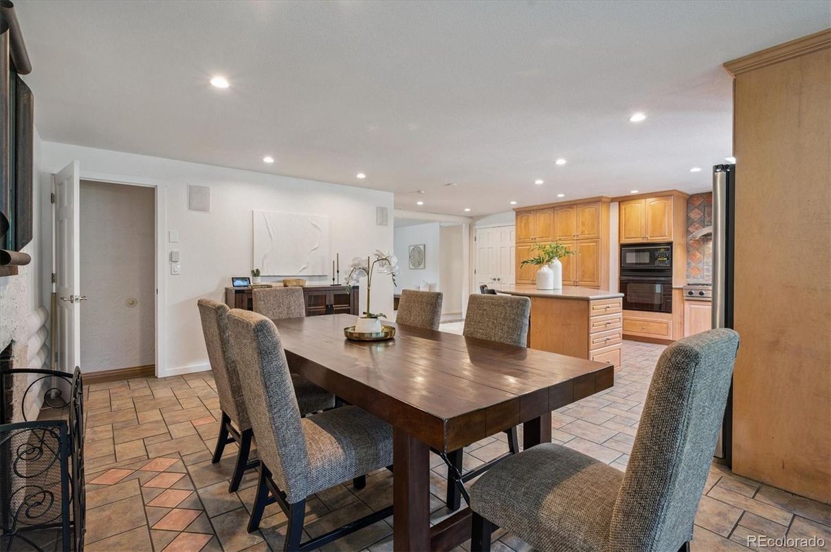 Dining room, Interior, Kitchen, Recessed Lighting