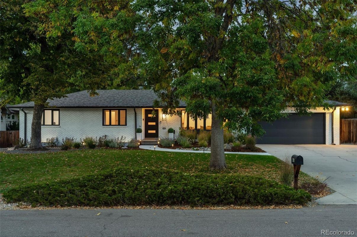 Attached, Exterior, Facade, Ranch