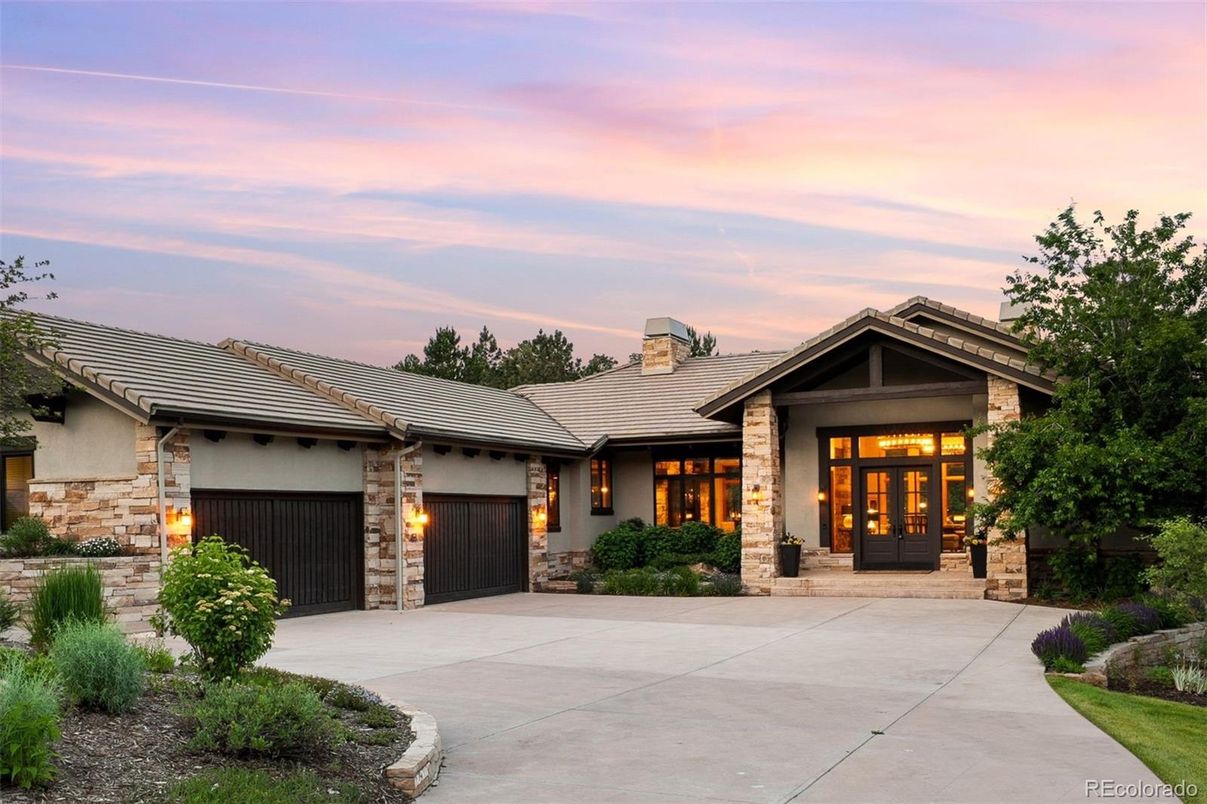 Attached, Exterior, Facade, Ranch