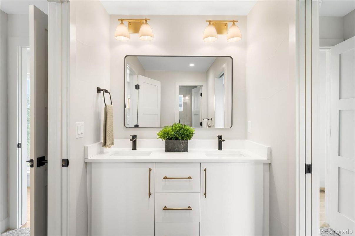 Bathroom, Dual Sink Vanities, Interior