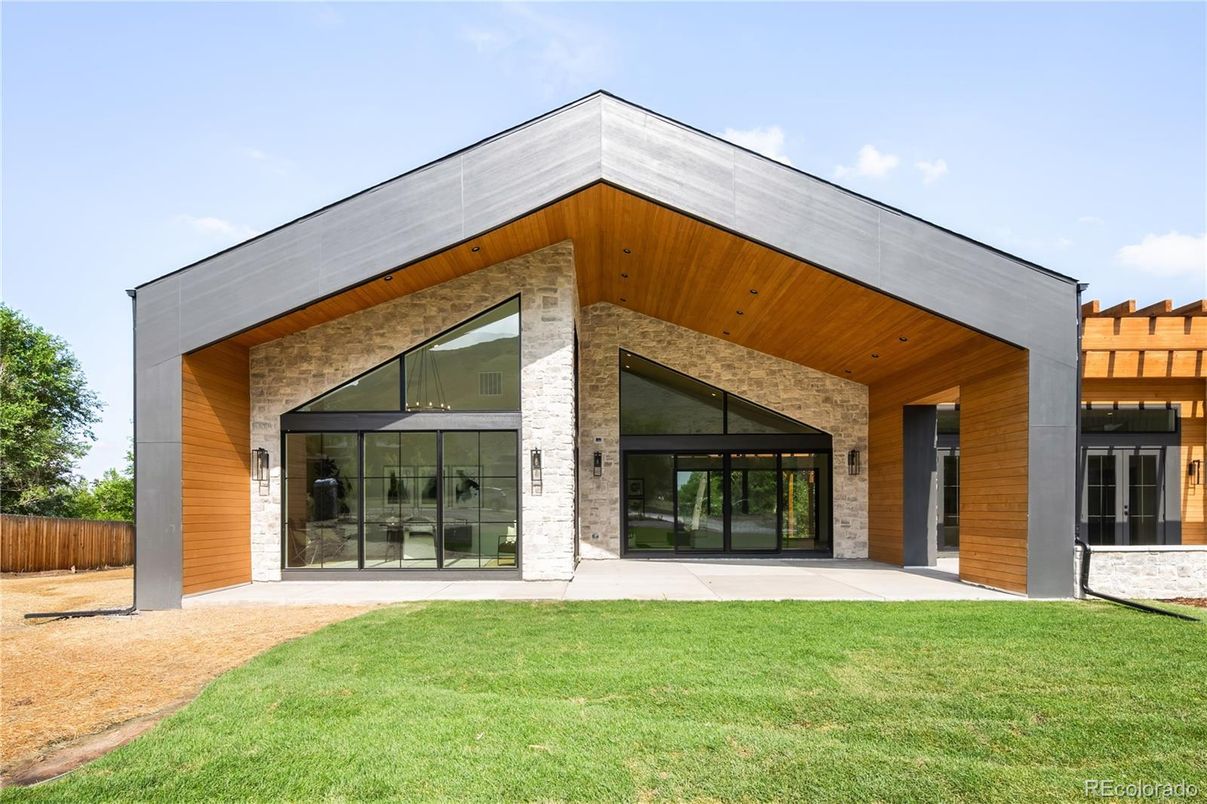 Backyard, Exterior, Facade, Modern